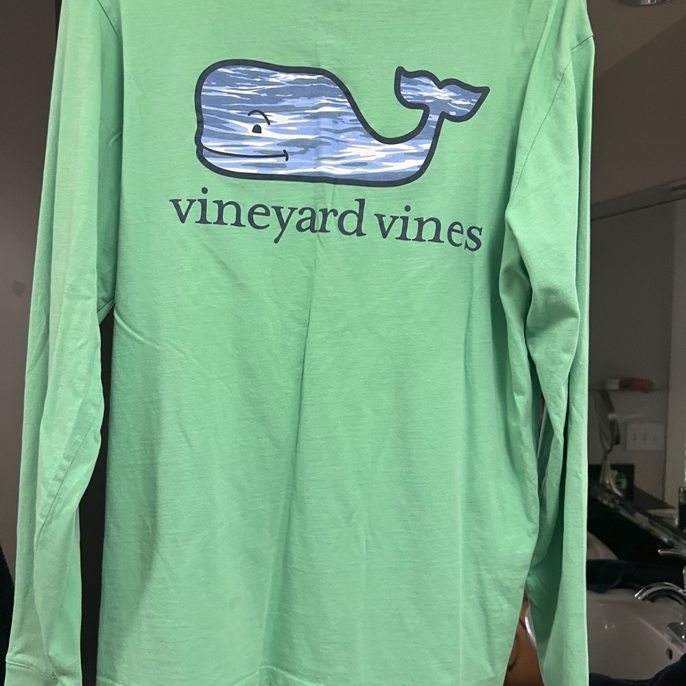 Vineyard Vines tee